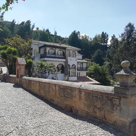 Hotel Calicanto Real Cafe Museo Mongui Bagian luar foto