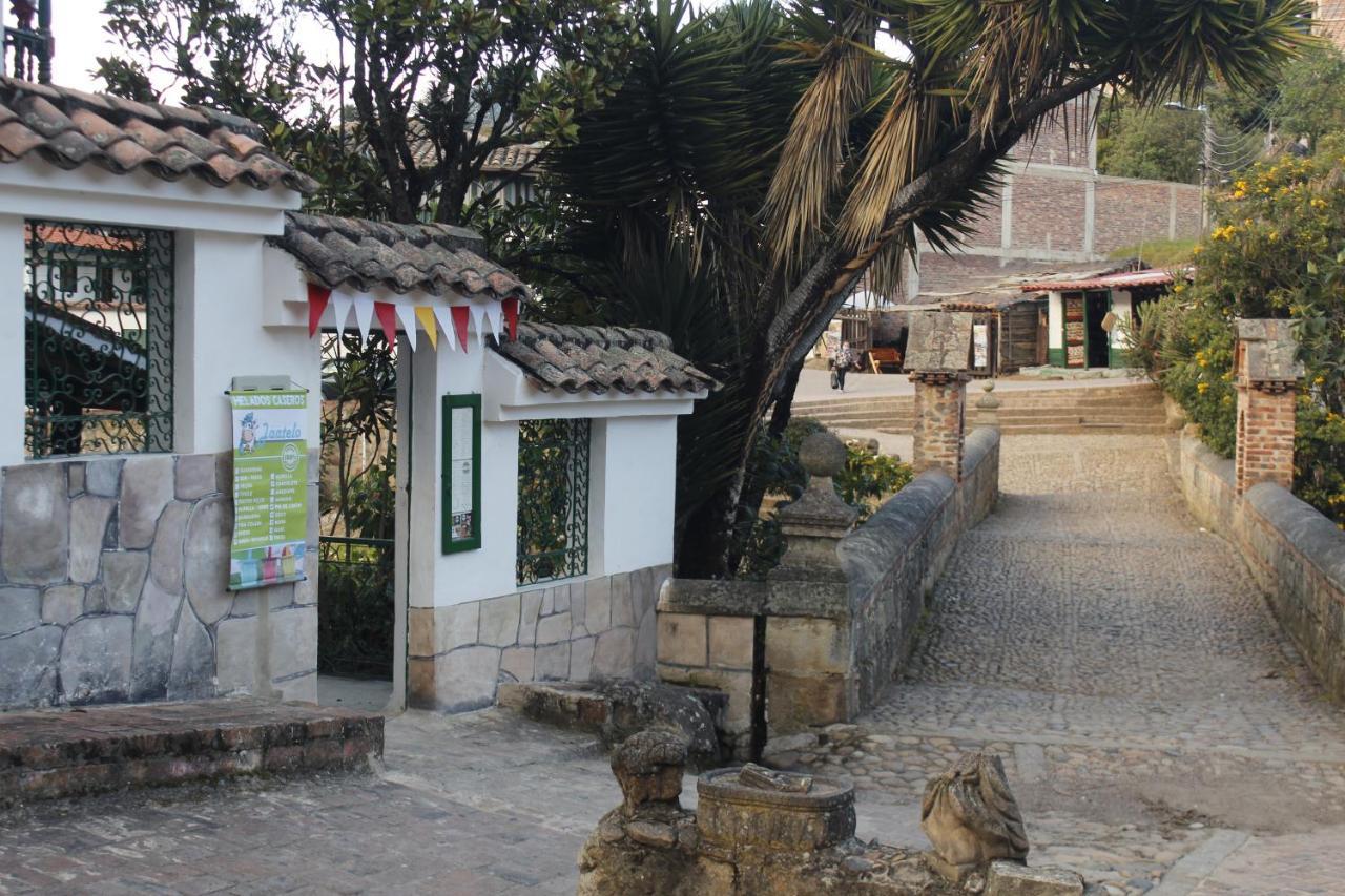 Hotel Calicanto Real Cafe Museo Mongui Bagian luar foto