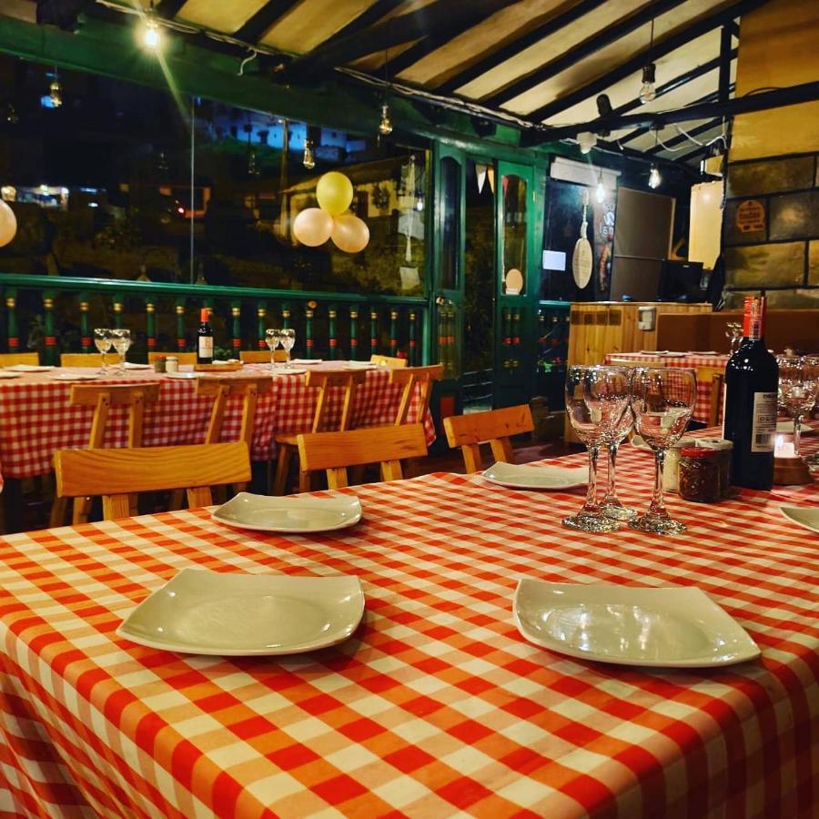 Hotel Calicanto Real Cafe Museo Mongui Bagian luar foto