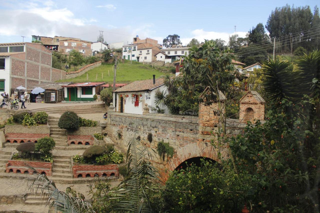 Hotel Calicanto Real Cafe Museo Mongui Bagian luar foto