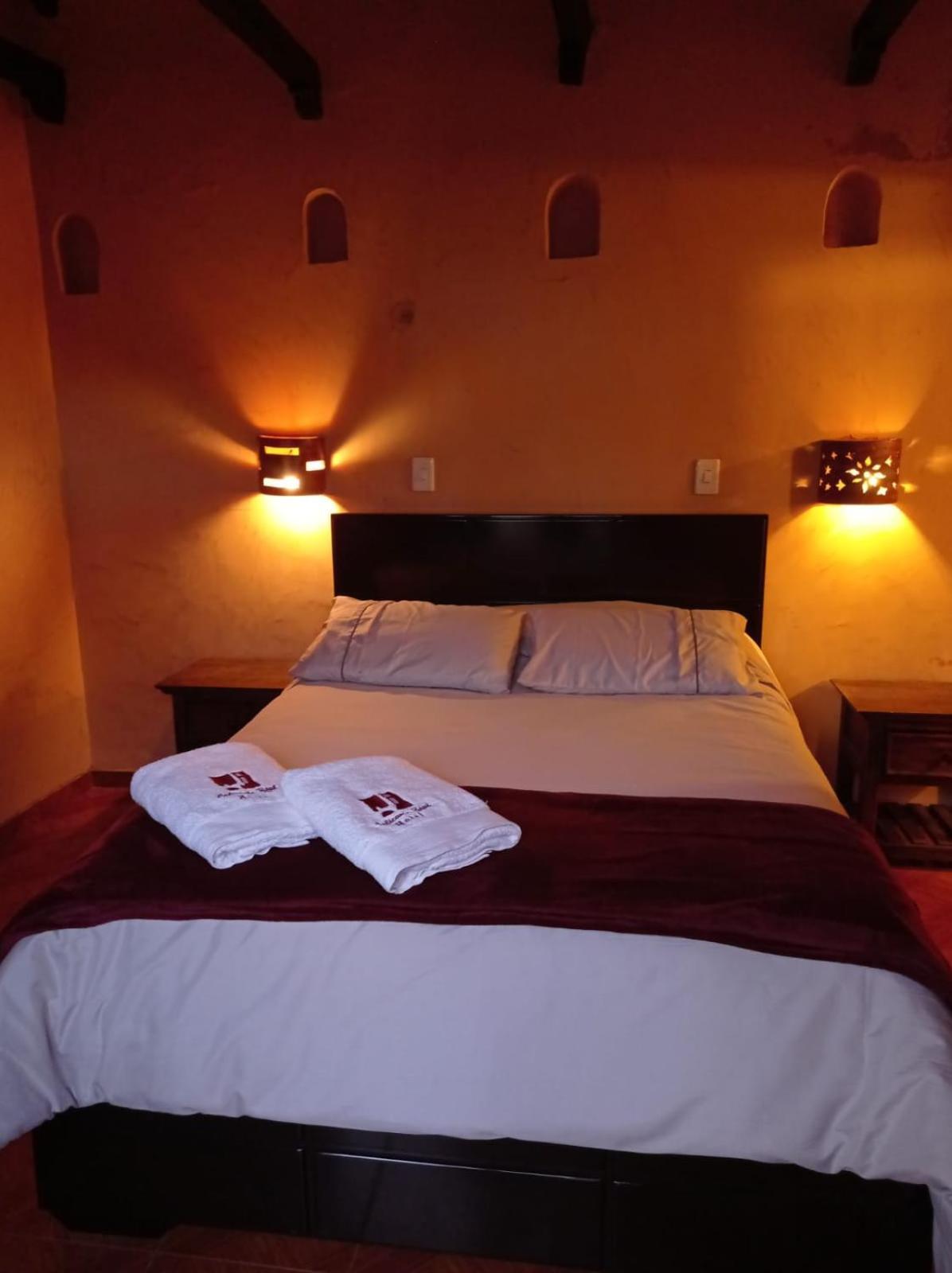 Hotel Calicanto Real Cafe Museo Mongui Bagian luar foto