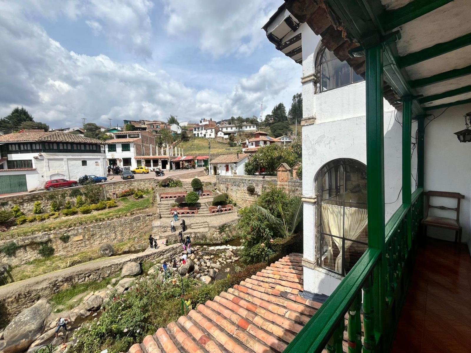 Hotel Calicanto Real Cafe Museo Mongui Bagian luar foto