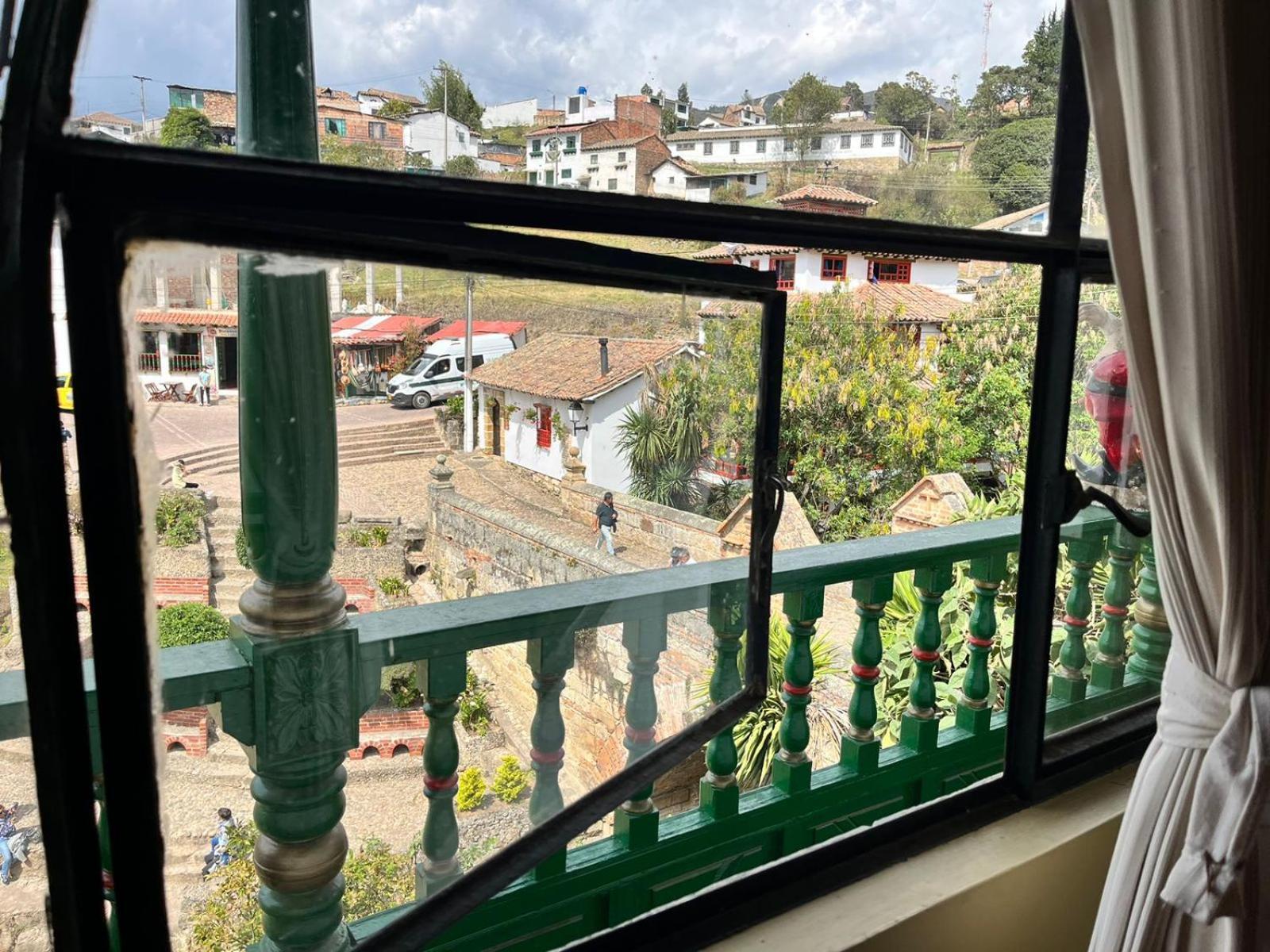 Hotel Calicanto Real Cafe Museo Mongui Bagian luar foto